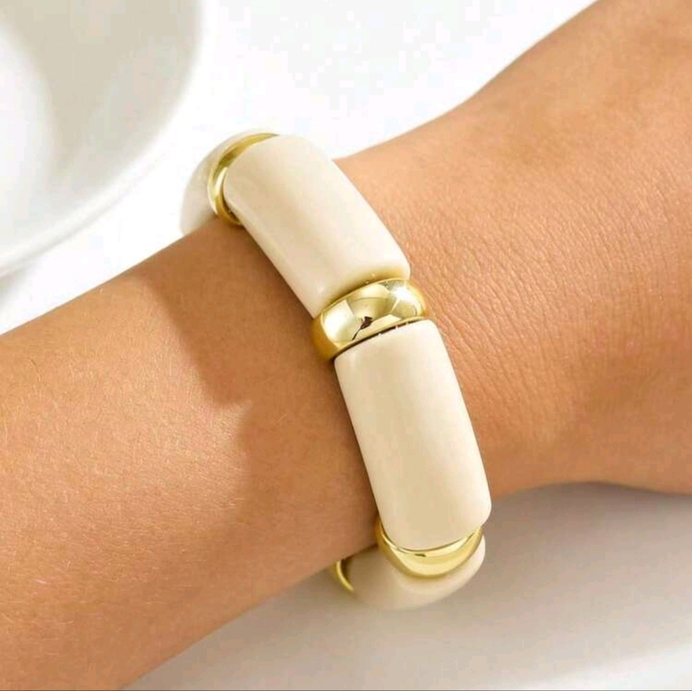 Smooth acrylic stretch bracelet; inner diameter is 2.36"; creamy white; nwot